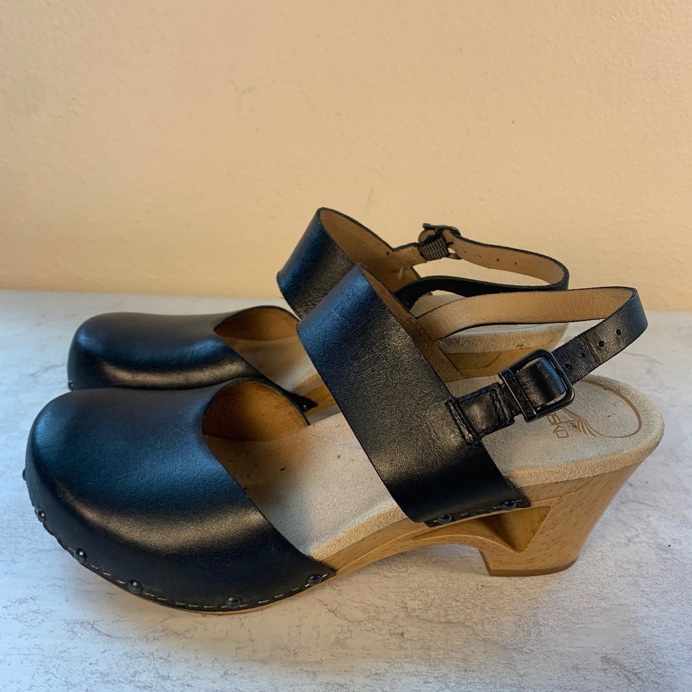 Dansko 41/10.5-11 Slingback Clogs Black Leather Studded Wood Block Heel Sandals